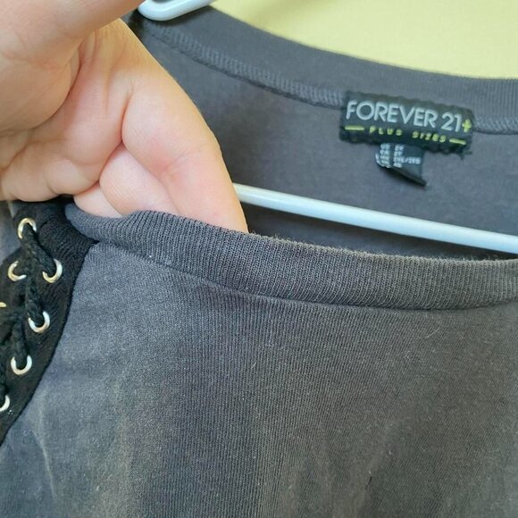 Forever 21 Grey Graphic Tee Size XXL - Picture 4 of 4